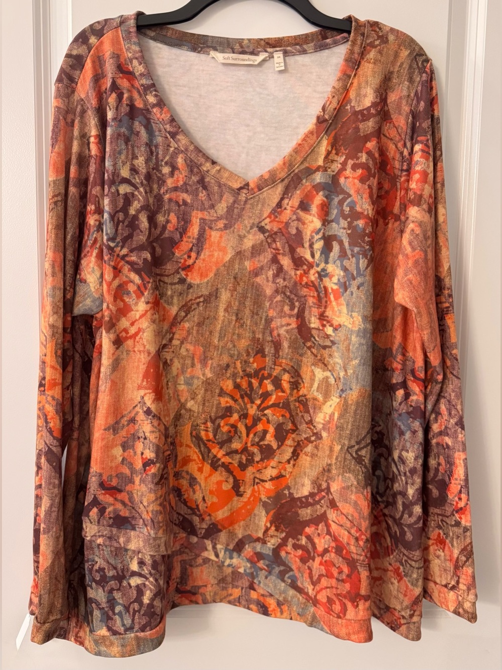 #z244 - Soft Surroundings Artesia Phantom Damask V-Neck Tunic Top Orange Multi